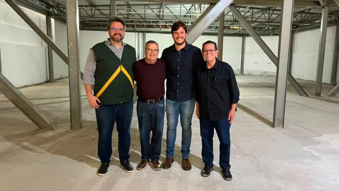 Olimpio Oliveira visita obras do Cine Capitólio em Campina Grande